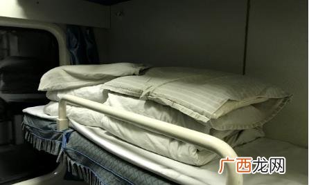 火车卧铺床单一客一换吗 火车硬卧床单每客一换吗