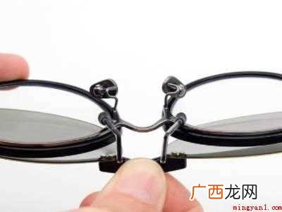 3d眼镜怎么夹在近视眼镜上