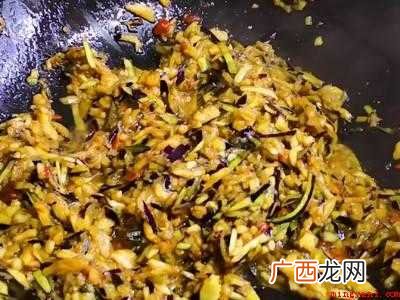 茄子包饺子怎么调馅儿