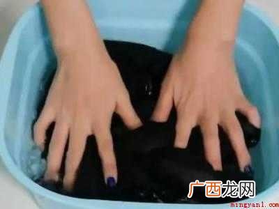 黑色衣服染色了怎么恢复