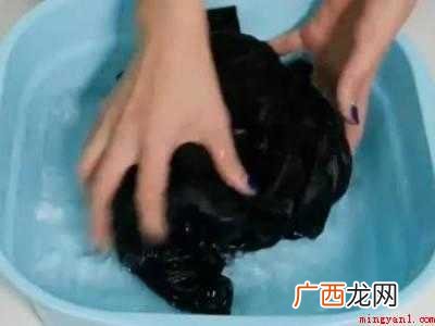 黑色衣服染色了怎么恢复