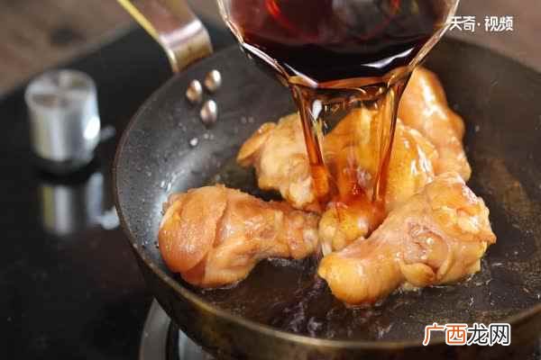 鸡腿5个、姜、蚝油、酱油、料酒、可乐 鸡腿怎么做好吃
