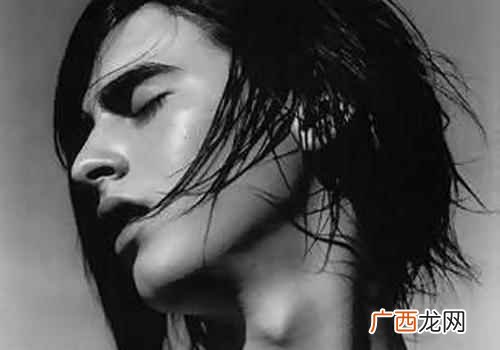女生喉结突出怎么消除 女生有喉结怎么消除