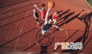 无球跑位投篮的10个技巧 篮球控卫单挑技巧