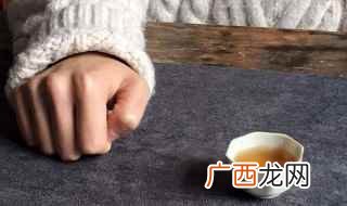 长辈给晚辈倒茶的注意事项 喝茶礼仪手势扣几下