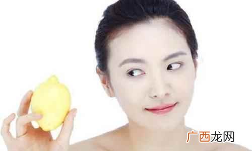 皮肤夏天晒黑了怎么变白 夏天皮肤晒黑怎么变白