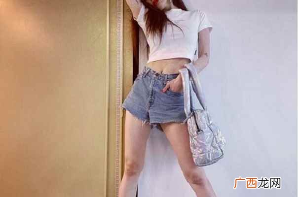 男生过膝袜夏季搭配 过膝袜夏季如何搭配衣服