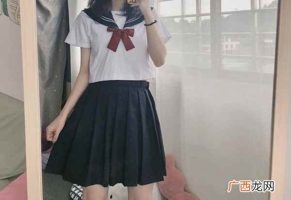 男生过膝袜夏季搭配 过膝袜夏季如何搭配衣服