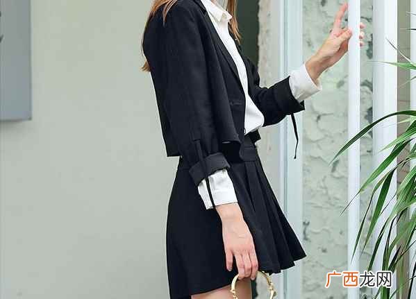 男生过膝袜夏季搭配 过膝袜夏季如何搭配衣服
