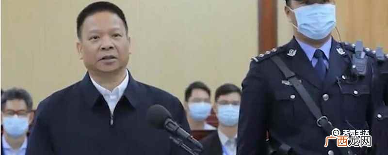 外逃美国17年之久该案主犯许超凡被强制遣返回国 贪数十亿的行长为绿卡让妻子假结婚