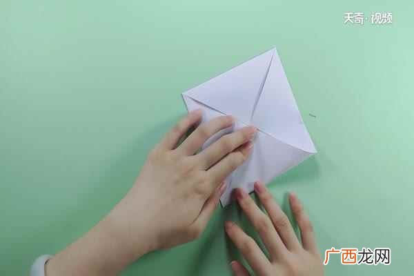 方形彩纸裤子折好了吗 裤子的折法