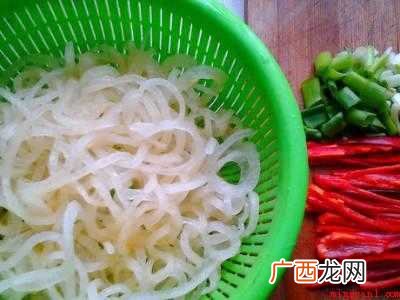 皮丝怎么炒才好吃的具体操作步骤 皮丝怎么做怎么炒才好吃