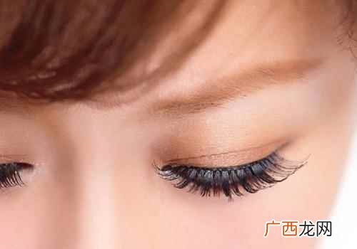 睫毛怎么变长又密自然方法 睫毛怎么变长变密的窍门