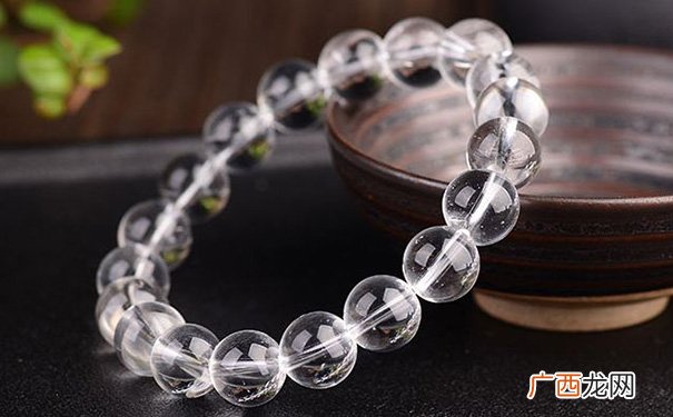 女人戴白水晶对身体好 女人戴白水晶的好处