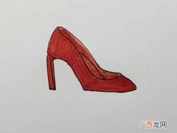 先画一个侧面的高跟鞋鞋帮 高跟鞋简笔画
