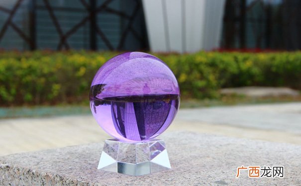 附各种颜色水晶球的作用 紫色水晶球的风水作用