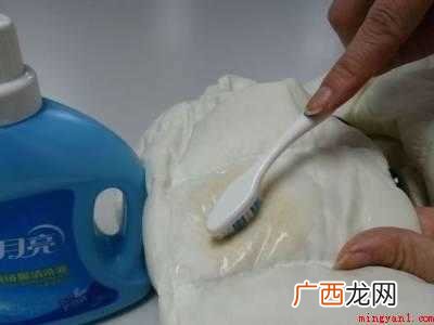 衣服上的油点子洗不掉怎么办