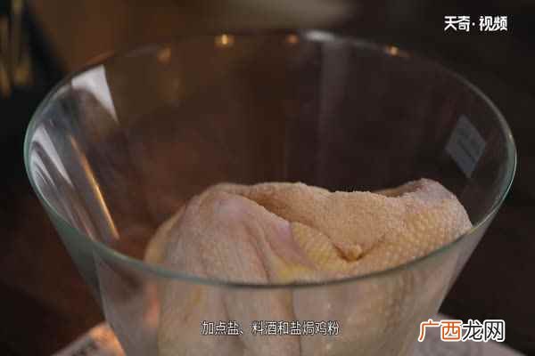 锡箔纸包裹鸡肉的做法步骤 盐焗鸡的做法