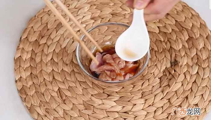 西葫芦炒肉怎么做 西葫芦炒肉的做法