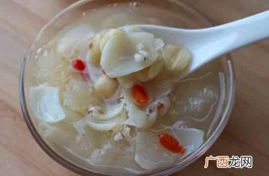 莲子糖水的具体做法是怎样的 莲子糖水的做法