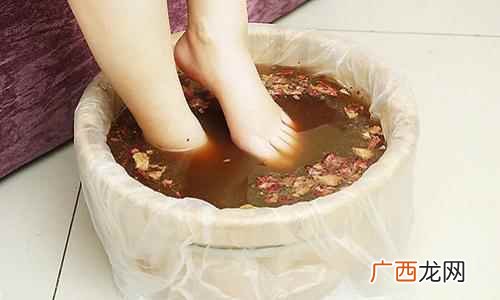 经常用中药泡脚有什么功效 用中药泡脚有什么功效