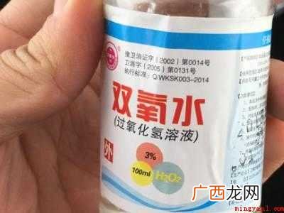 白鞋上的油渍怎么洗掉