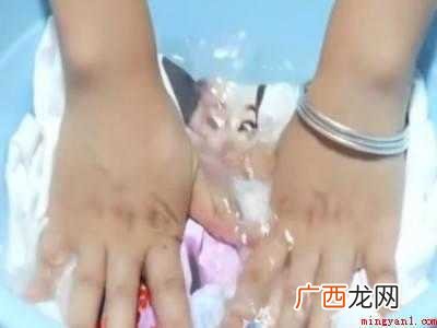 棉质衣服上的咖啡渍如何去除