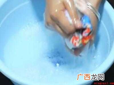 棉质衣服上的咖啡渍如何去除