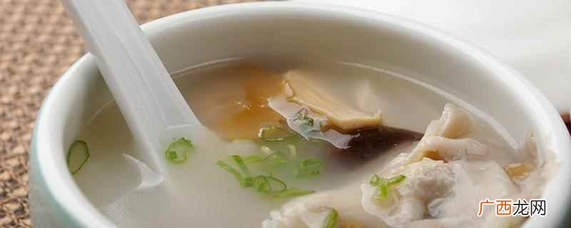 三黄鸡鸡肉有温中益气、补虚填精、健脾胃、活血脉、强筋骨的功效 三黄鸡的功效与作用,三黄鸡为什么那么便宜