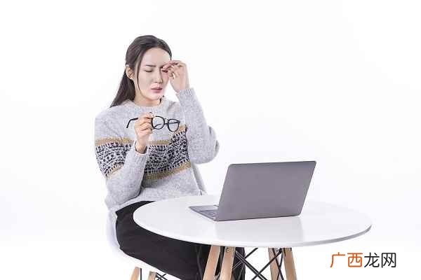 蒸汽热敷眼罩可以解决眼睛干涩、眼袋松弛、眼部充血、眼睛酸胀等 蒸汽热敷眼罩的作用