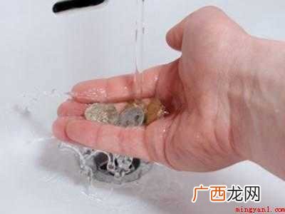 五角硬币怎么清洗才能发亮