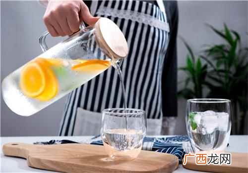 蜂蜜柠檬水的功效与作用点 蜂蜜柠檬水的功效与作用