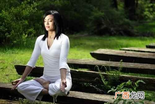顺产后适当运动有什么好处 顺产后要多走动吗,顺产几天可以下床活动