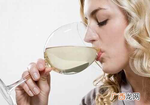 经常喝酒对皮肤有什么伤害 喝酒对皮肤有什么伤害