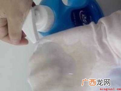 可乐弄到衣服上洗的掉吗