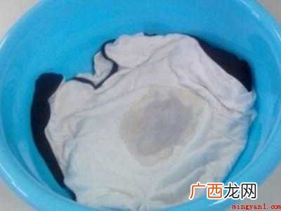 可乐弄到衣服上洗的掉吗