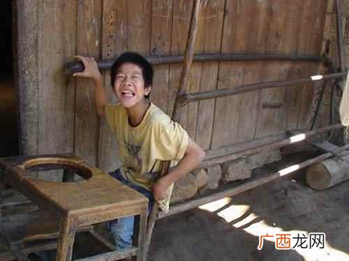 小儿麻痹症是怎么引起的啊 小儿麻痹症是怎么引起的
