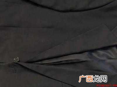 西服怎么折叠放行李箱