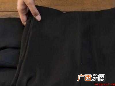 西服怎么折叠放行李箱