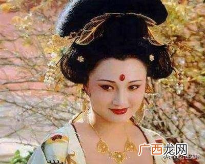 安禄山杨贵妃有染的情况 杨贵妃给安禄山洗澡的历史真相