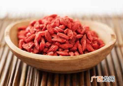 长白头发吃什么能变黑是什么原因 长白头发吃什么能变黑