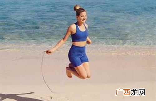 女性跳绳的好处和坏处 女生跳绳的好处和坏处
