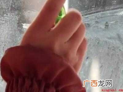 怎么去除玻璃上的胶带痕迹