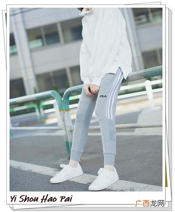 灰色卫裤穿出女人味的穿搭 灰色卫裤配什么上衣女图片