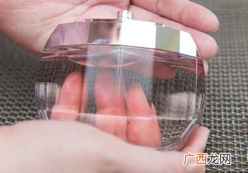 香水喷在哪里最好最持久 香水喷在哪里最好