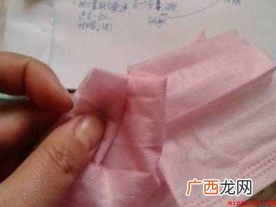 怎么用口罩给芭比娃娃做裙子
