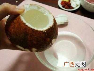 椰子如何取出里面的肉