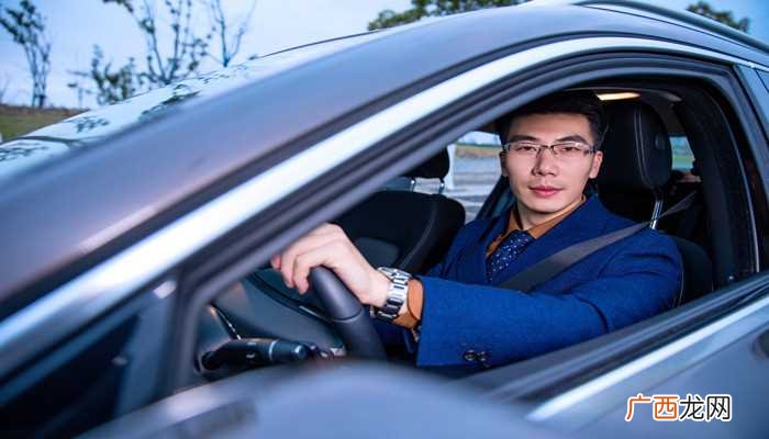梦见开车掉进河里是什么意思