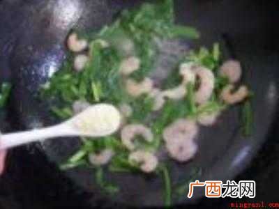 虾仁和什么蔬菜炒