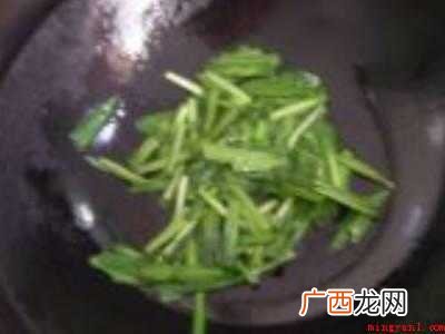 虾仁和什么蔬菜炒